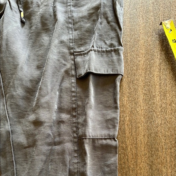 Old Navy women’s Grey Bottoms - Picture 7 of 10